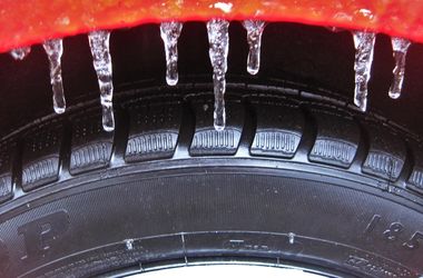 23 жовтня 2016, 10:00 Переглядів:   Правильні зимові шини повинні як би прилипати до дороги